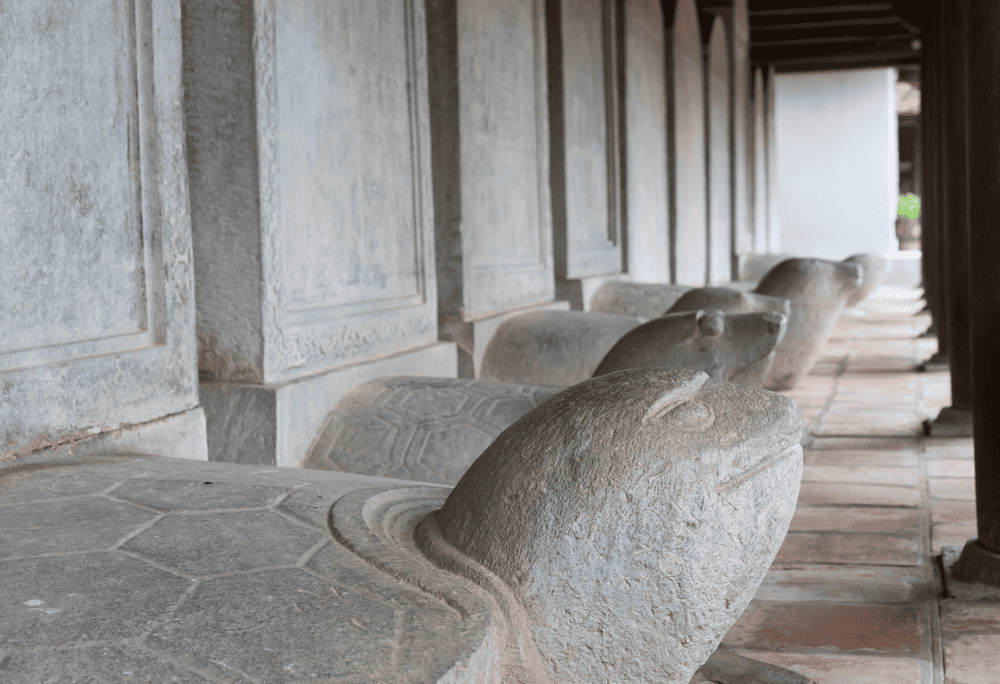 82 stone steles on turtle backs honor doctorate laureates (1442 - 1779), recognized by UNESCO (Source: Canva)